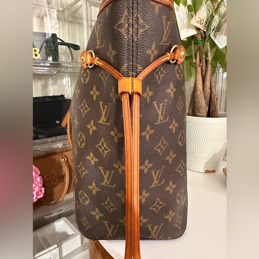 Louis Vuitton Monogram Never full MM amd Pouch with fashion pearl handle. 20% of - Picture 6 of 13